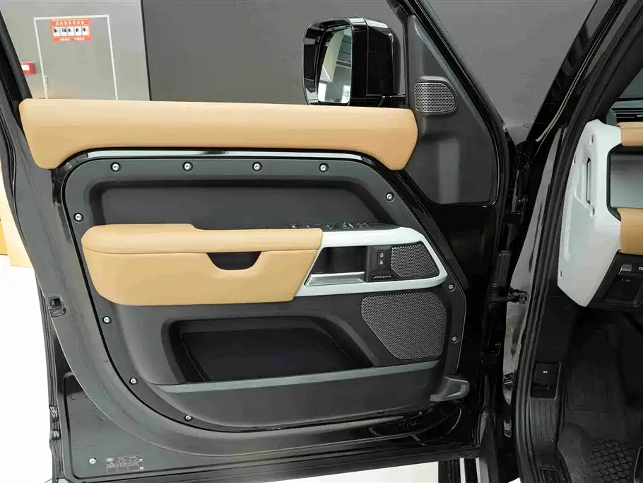 Land Rover Defender 2024 — фото 13