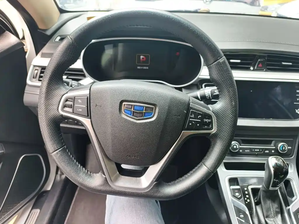 Geely Emgrand 2018 — фото 11