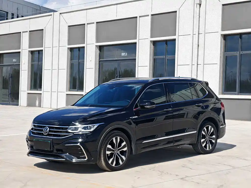 Volkswagen Tiguan L 2022 — фото 1
