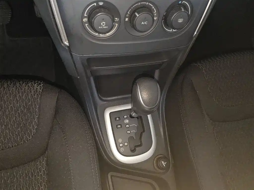 Peugeot 308 2015 — фото 14