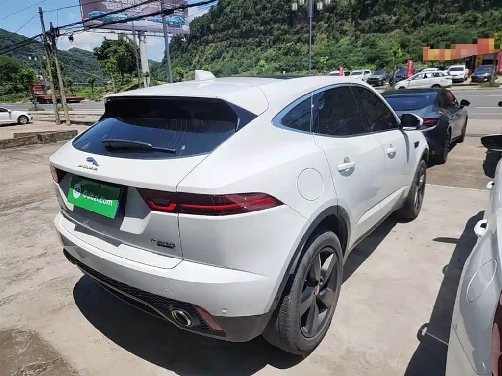 Jaguar E-PACE 2020 — фото 7