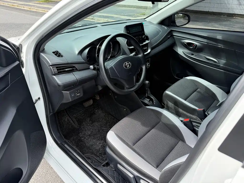 Toyota Yaris L 2021 — фото 10