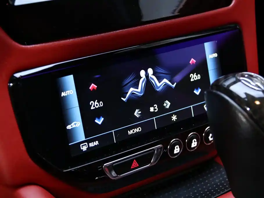 Maserati GranTurismo 2018 — фото 12