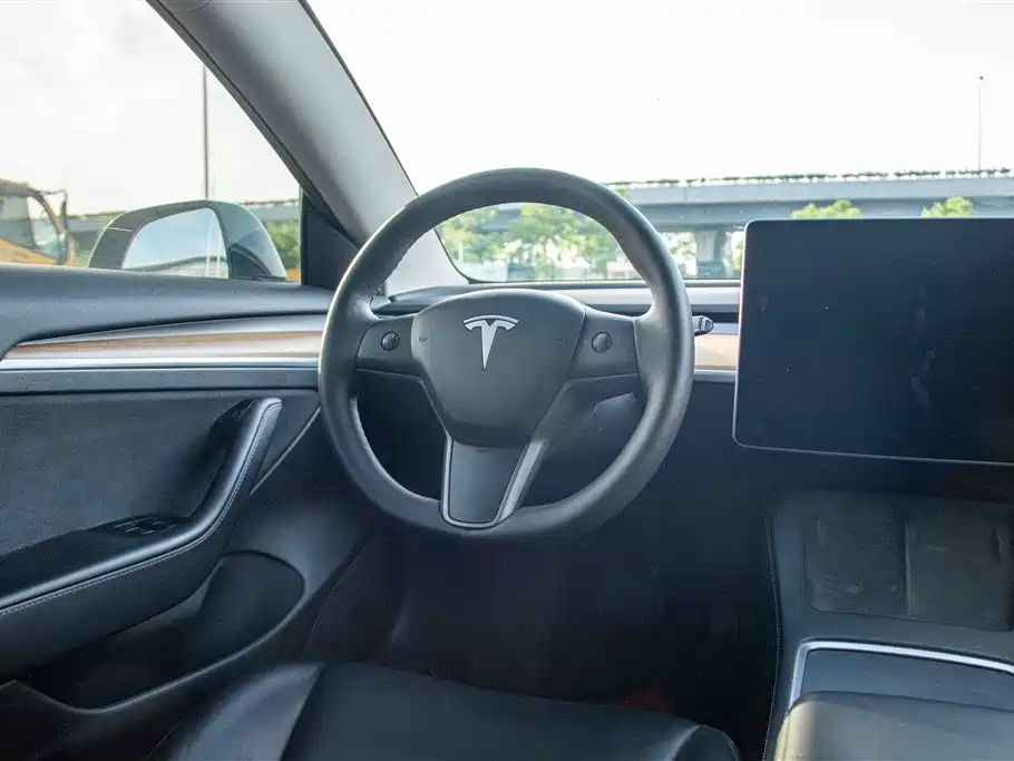 Tesla Model 3 2023 — фото 17
