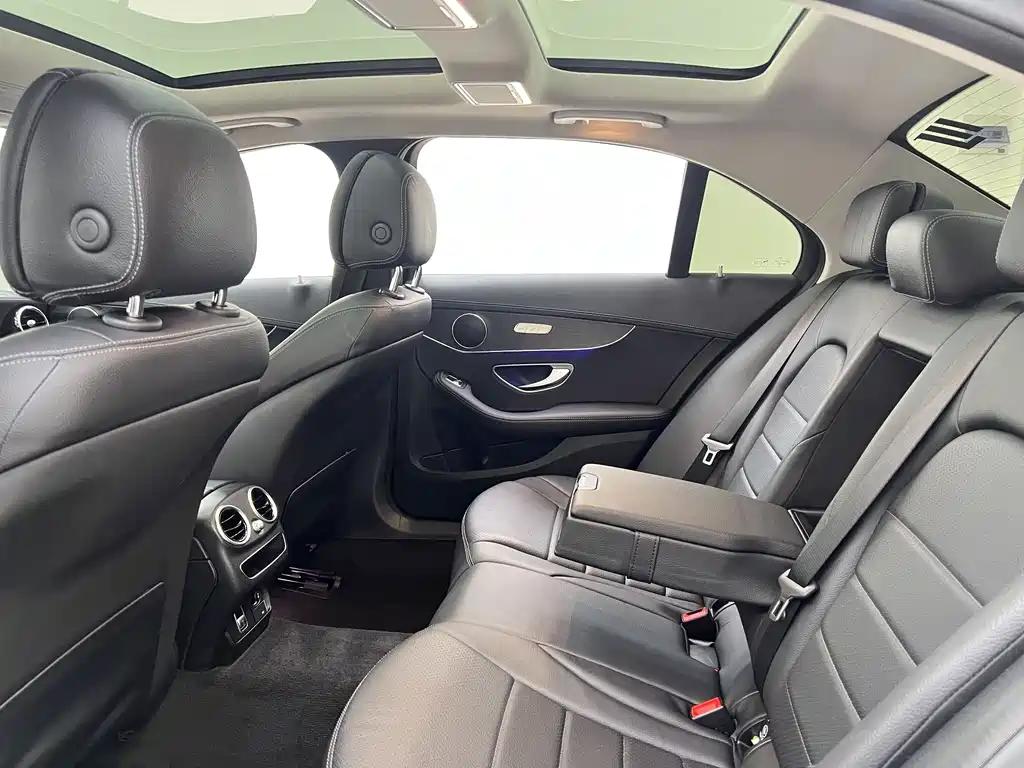 Mercedes-Benz C-Class 2022 — фото 15