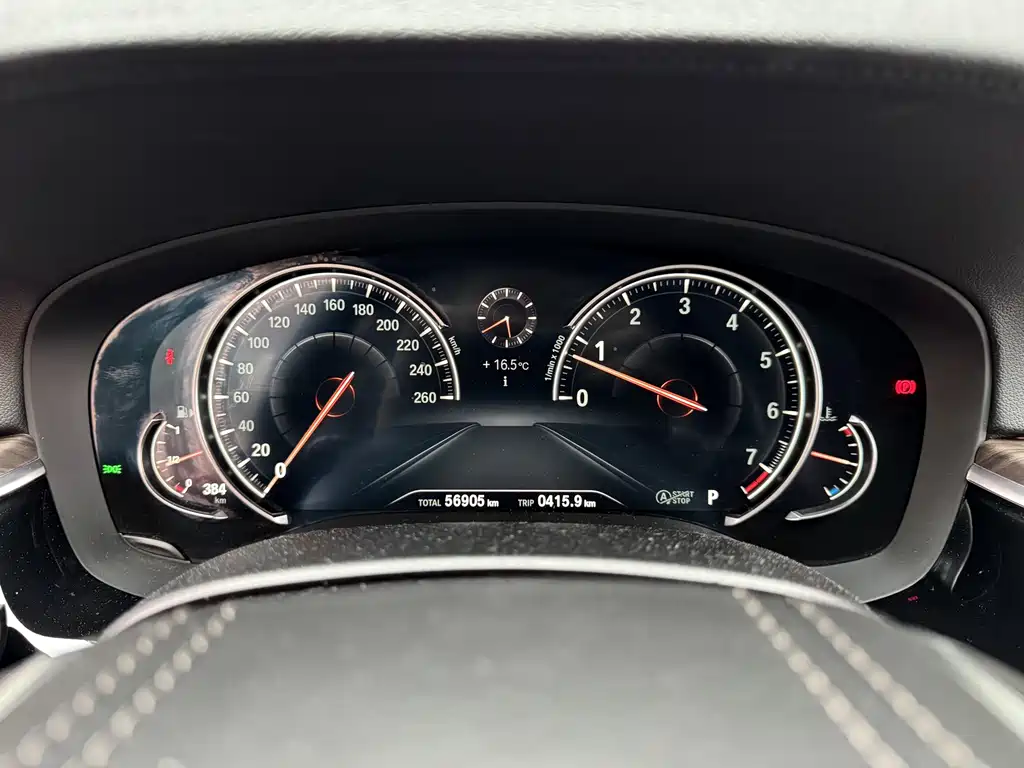 BMW 5 Series 2018 — фото 24