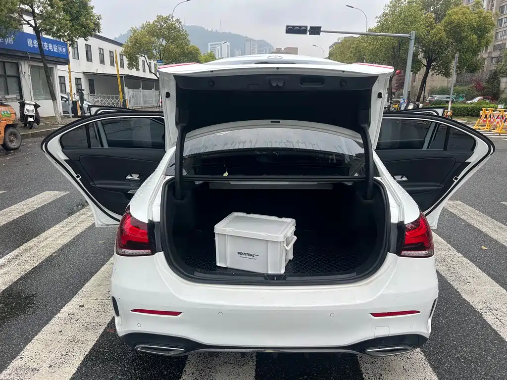 Mercedes-Benz A-Class 2022 — фото 11