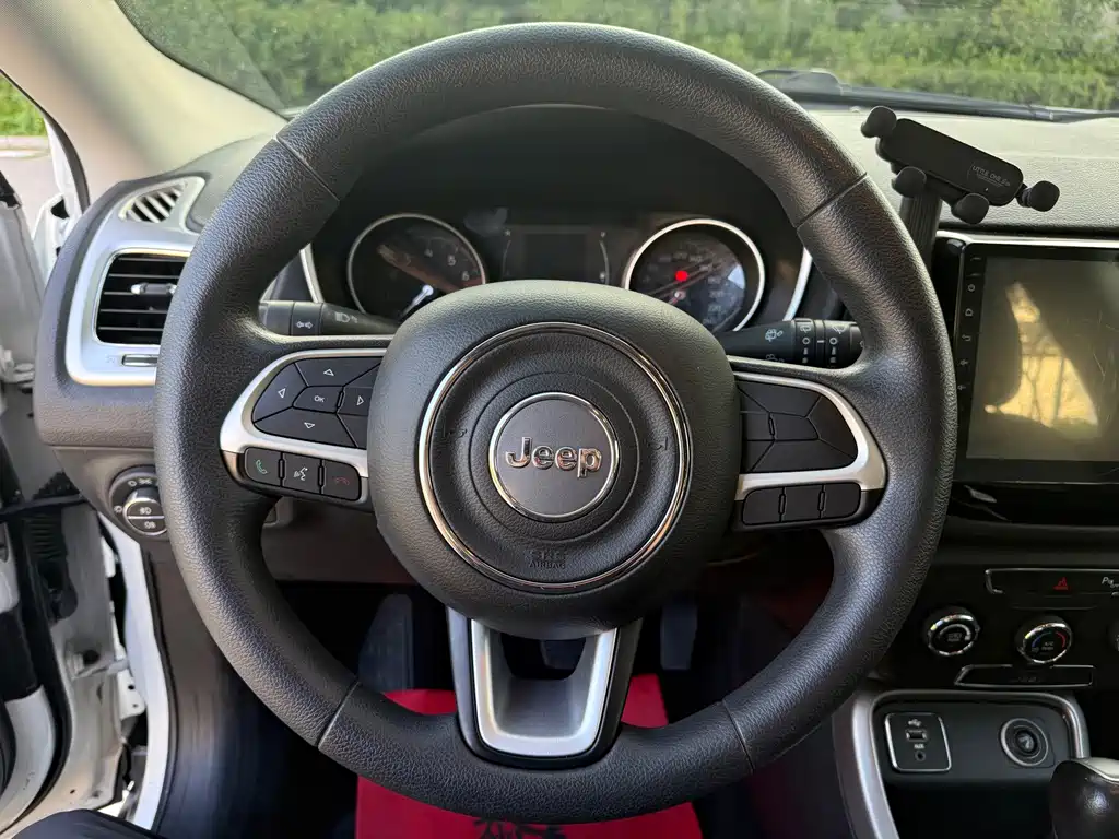 Jeep Compass 2018 — фото 11