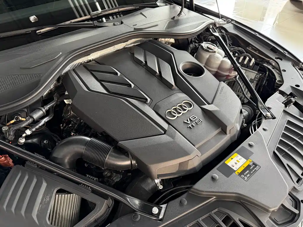 Audi A8 2021 — фото 19
