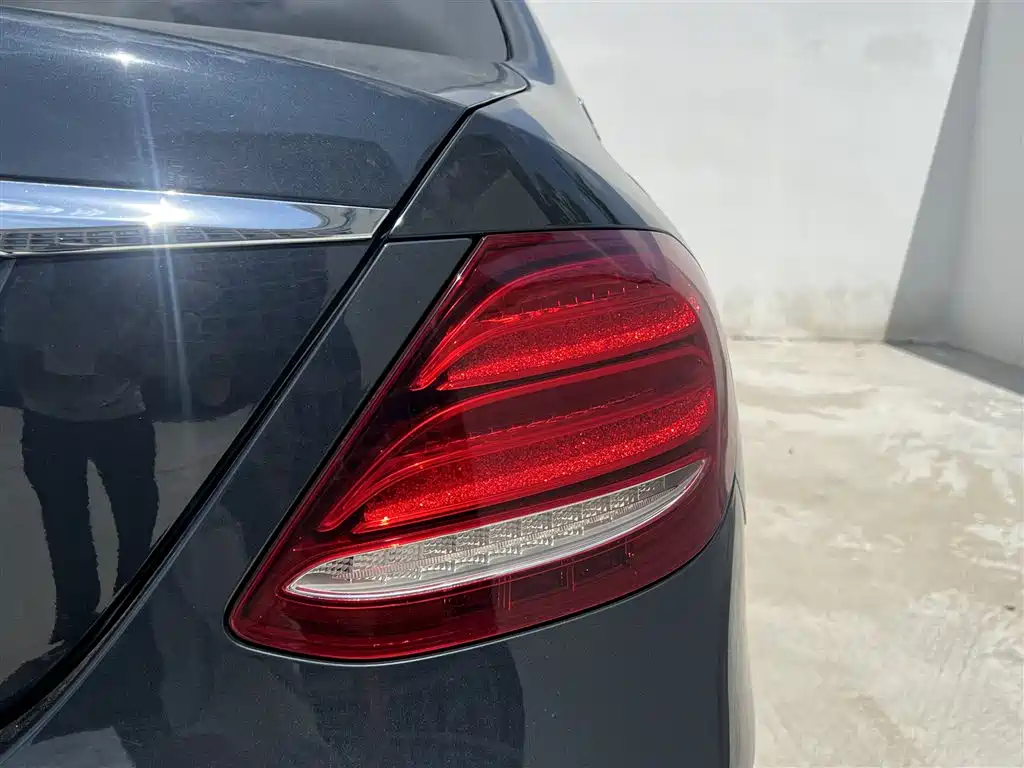 Mercedes-Benz E-Class 2017 — фото 16