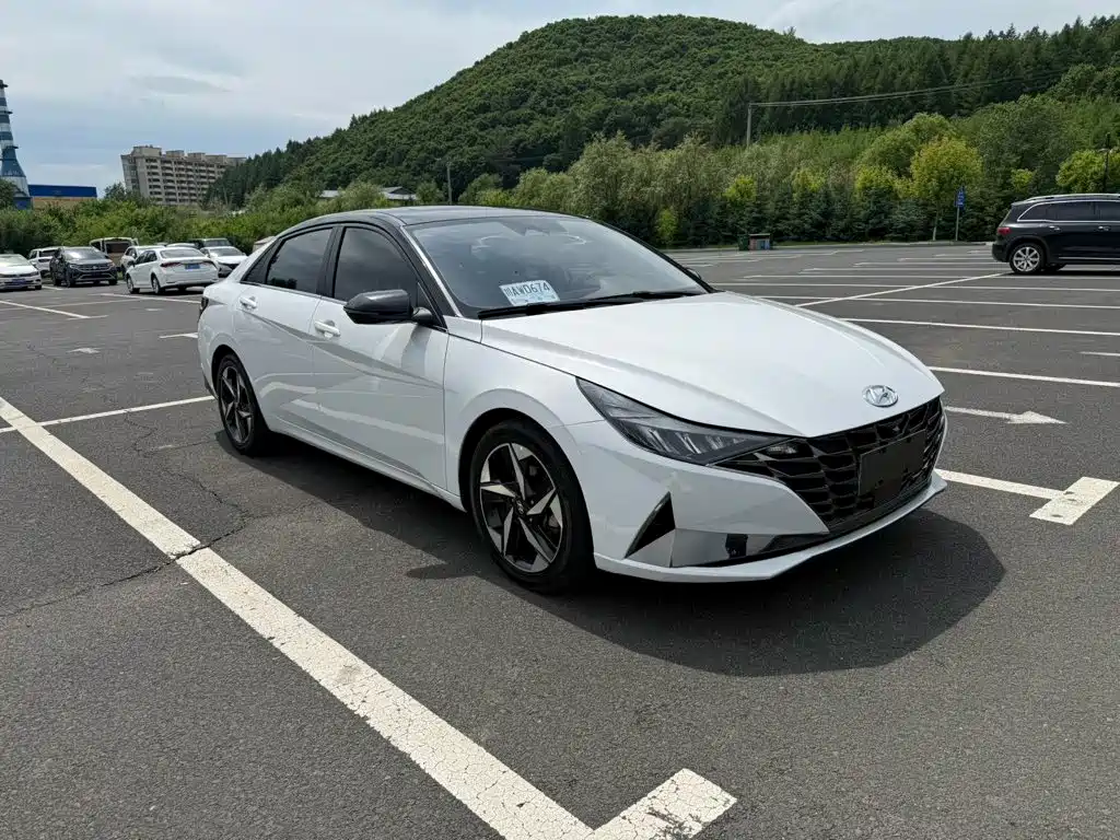 Hyundai Elantra 2022