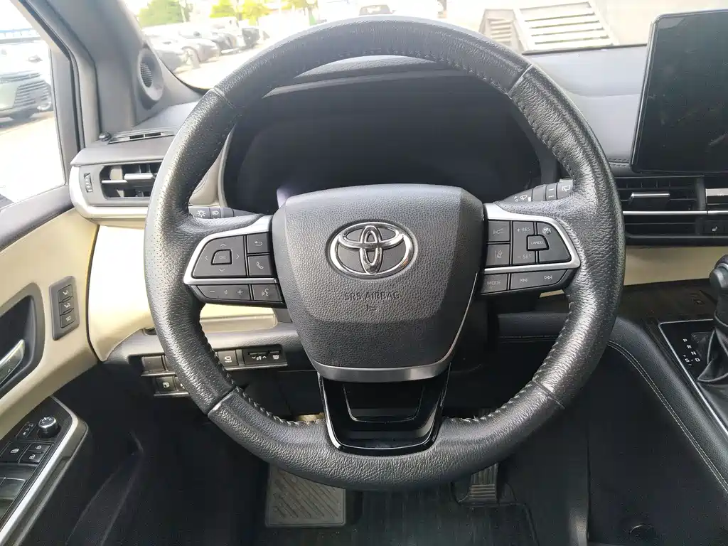 Toyota Granvia 2023 — фото 17