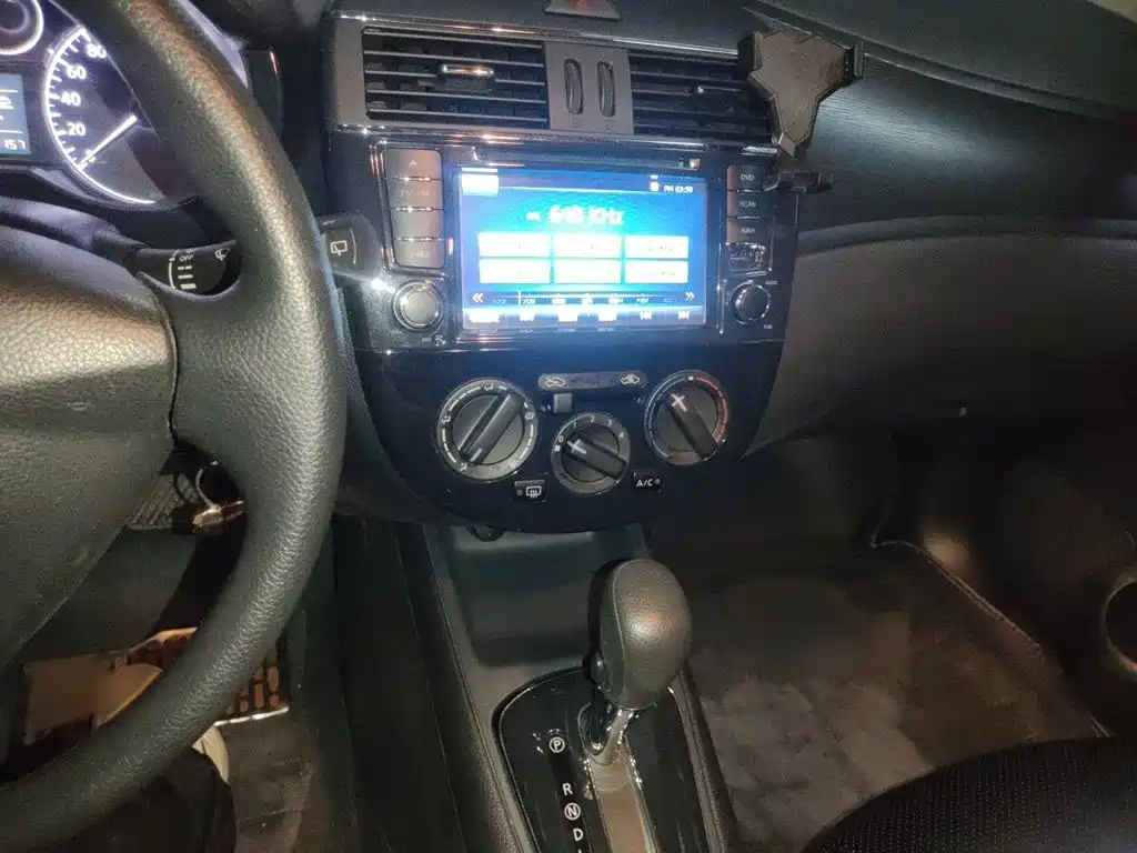 Nissan Tiida 2015