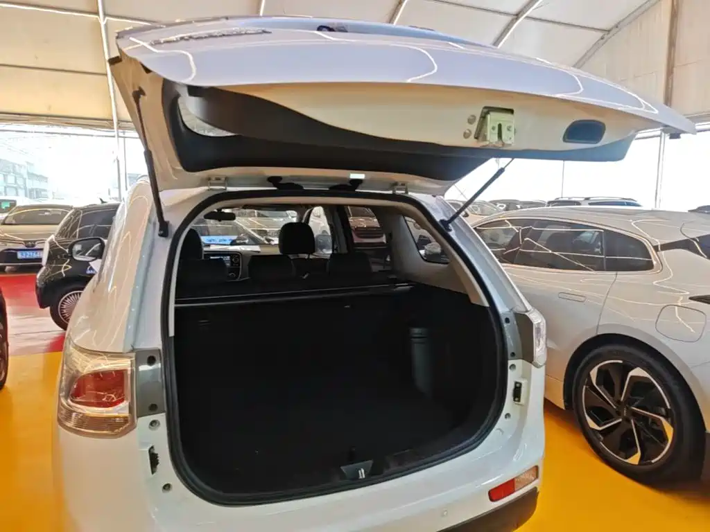 Mitsubishi Outlander 2014 — фото 19