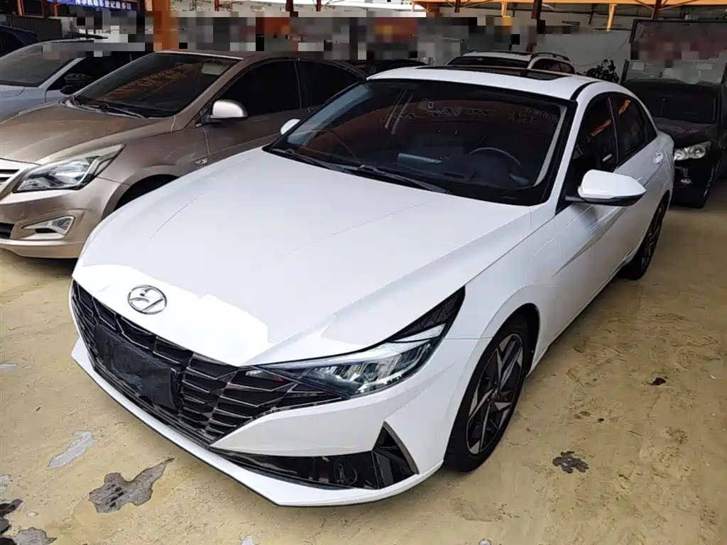 Hyundai Elantra 2023 — фото 2