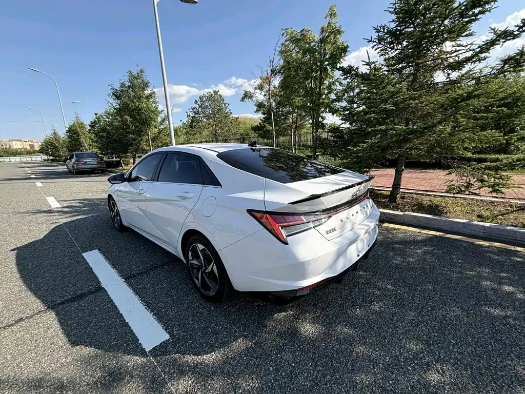Hyundai Elantra 2023