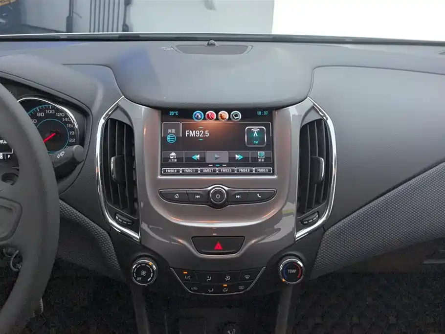 Chevrolet Cruze 2018 — фото 13