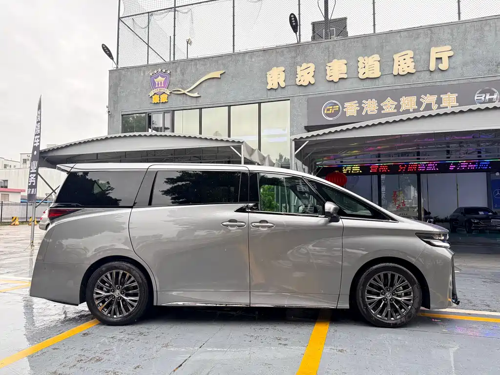 Toyota Vellfire 2026 — фото 4