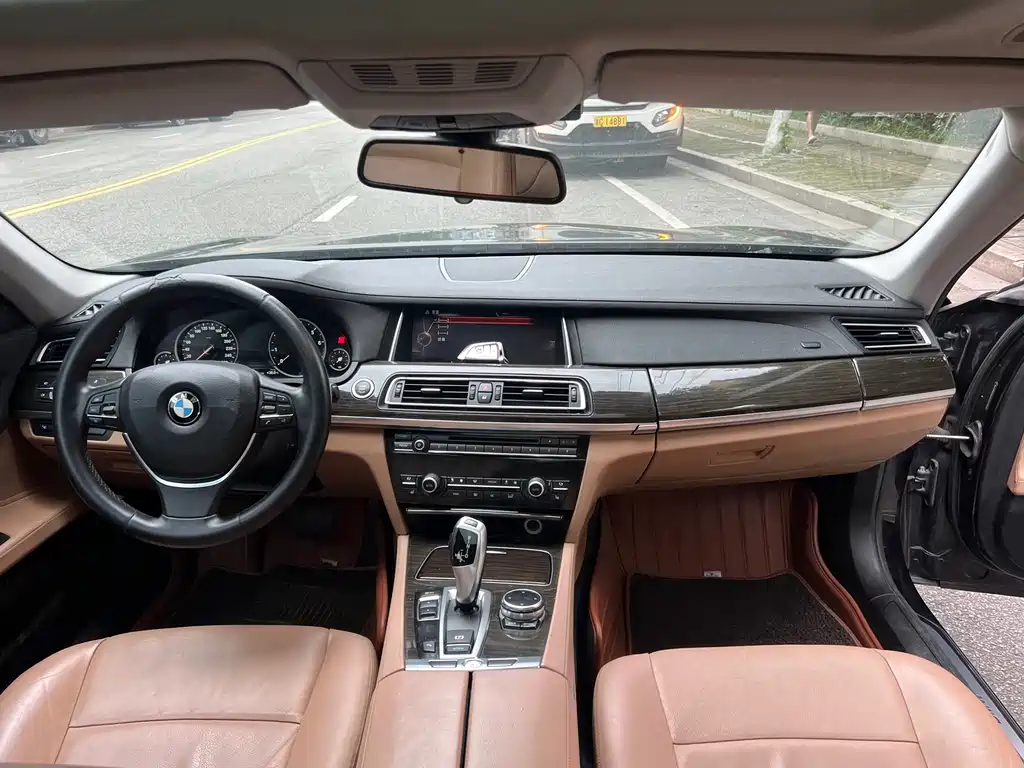 BMW 7 Series 2014 — фото 26