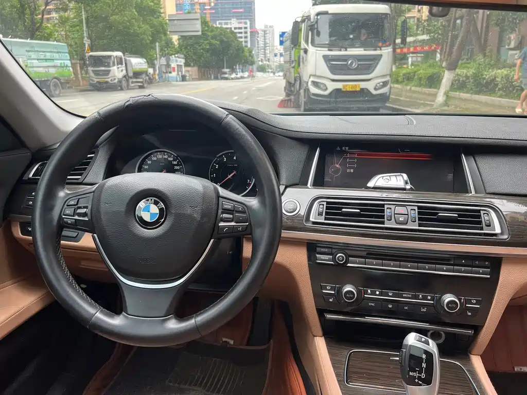 BMW 7 Series 2014 — фото 27