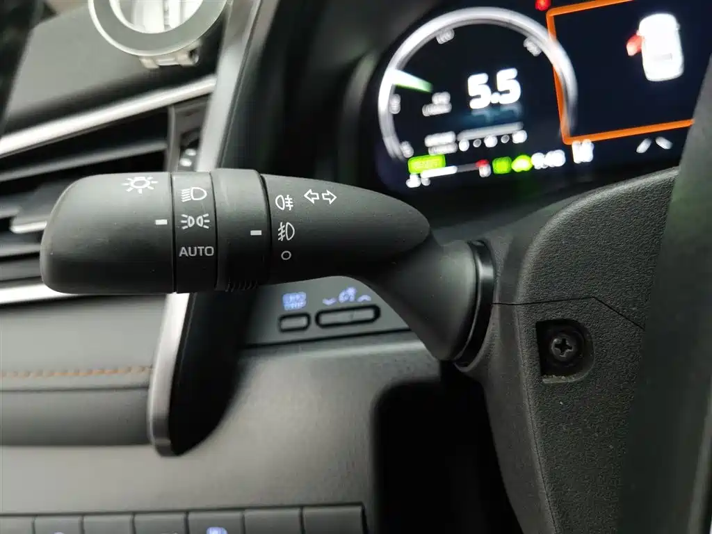 Toyota Camry 2023 — фото 21