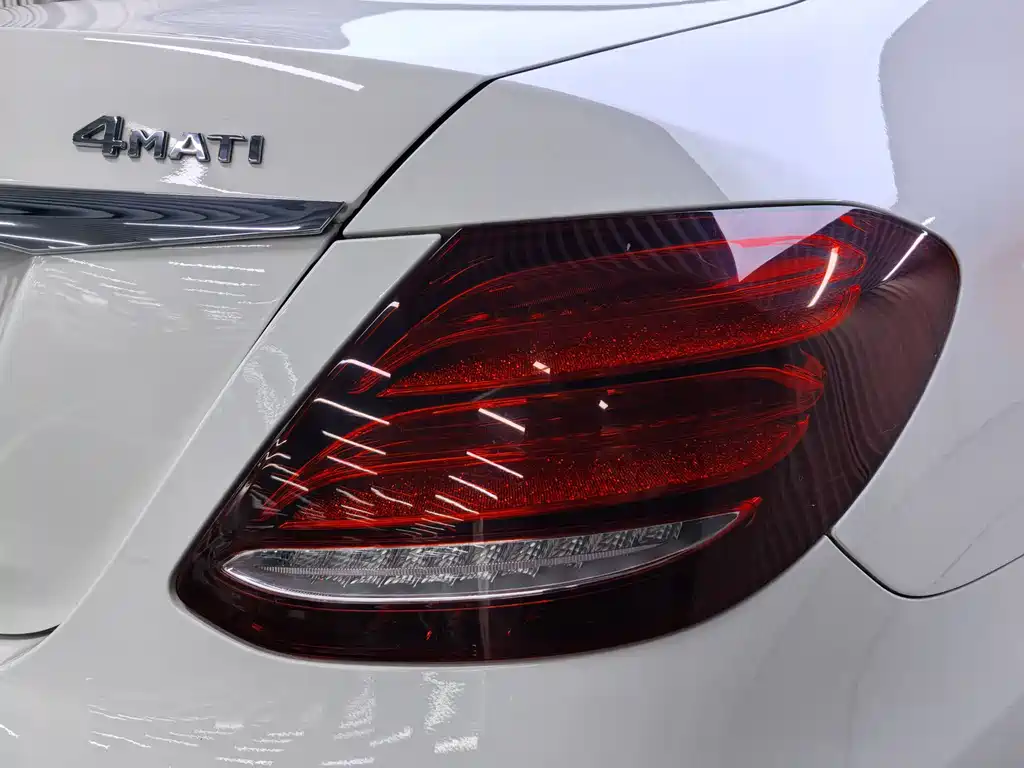 Mercedes-Benz E-Class 2017 — фото 13