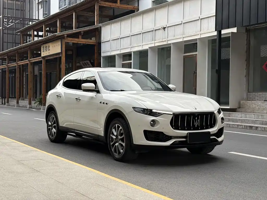 Maserati Levante 2020 — фото 17