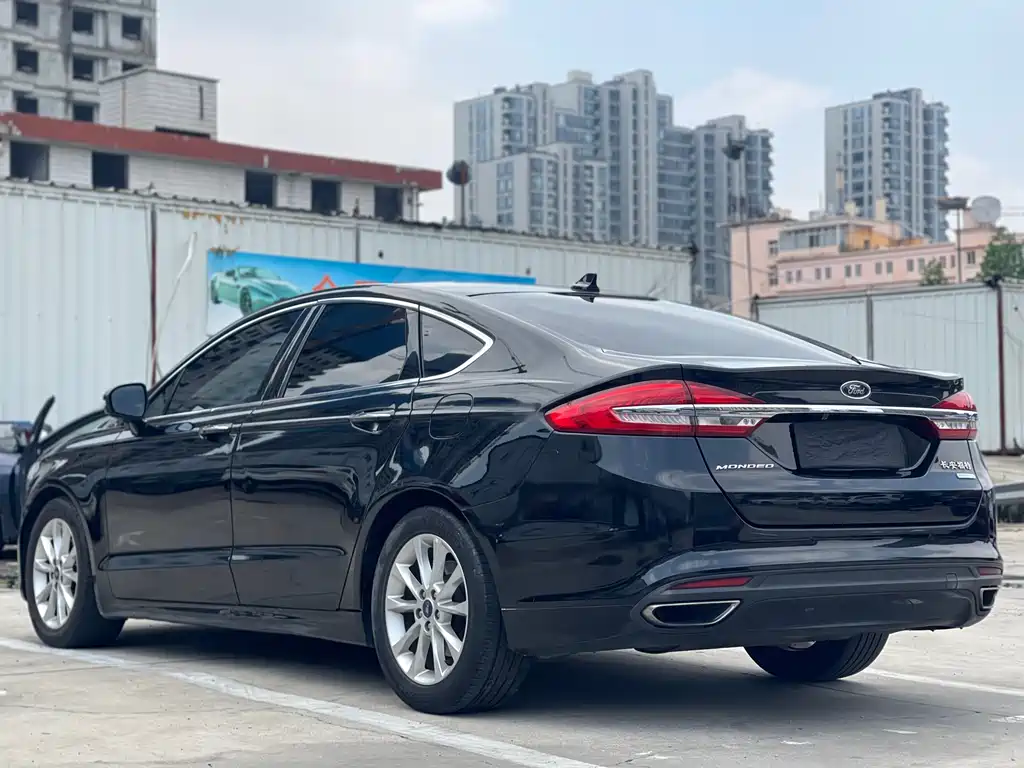 Ford Mondeo 2017 — фото 18
