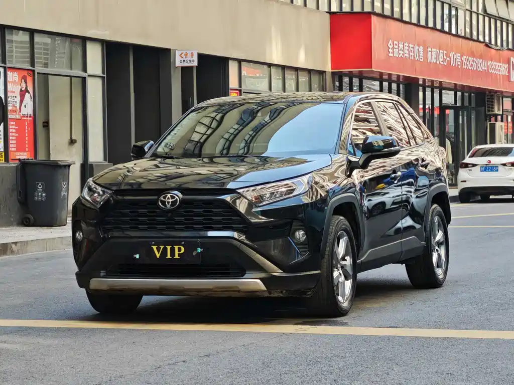Toyota RAV4 2022 — фото 1