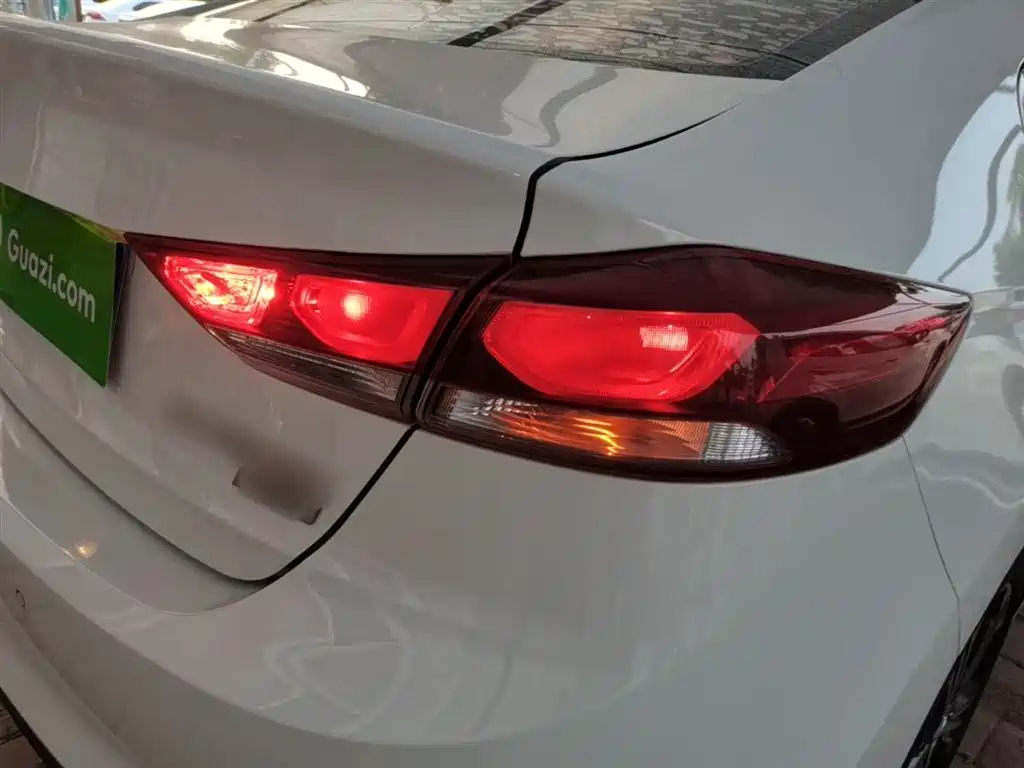 Hyundai Elantra 2019 — фото 8