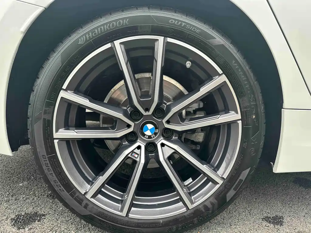 BMW 3 Series 2025 — фото 13