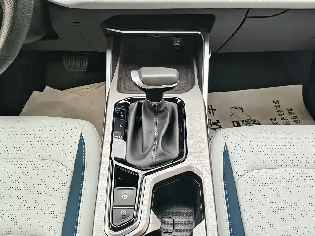 Geely Emgrand 2022