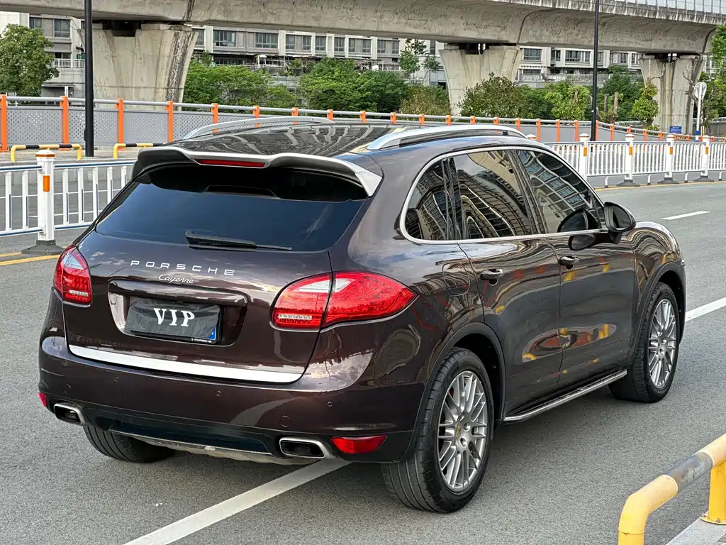 Porsche Cayenne 2015 — фото 14