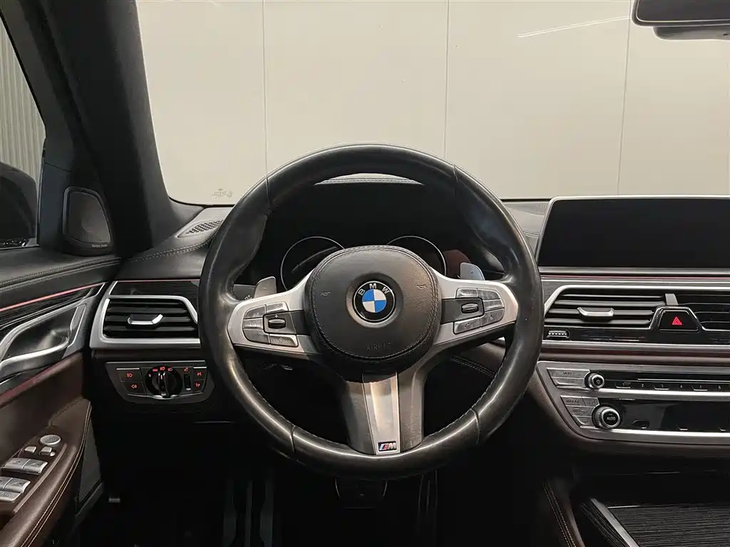 BMW 7 Series 2019 — фото 13
