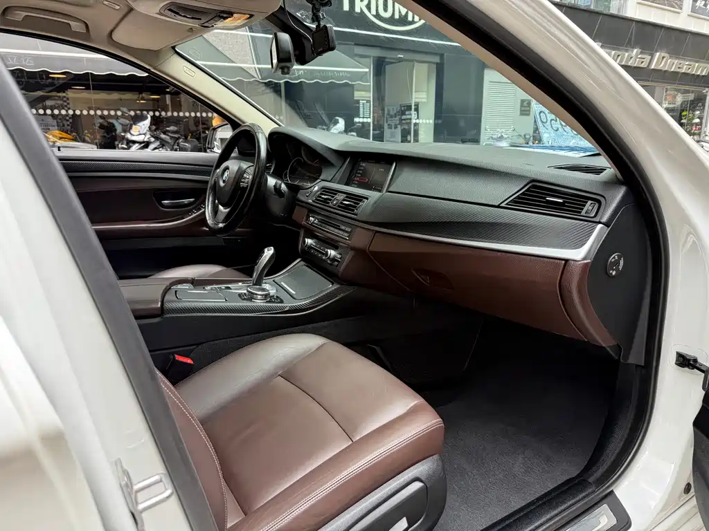 BMW 5 Series 2016 — фото 23