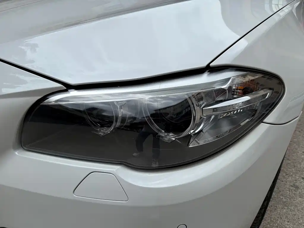 BMW 5 Series 2016 — фото 31