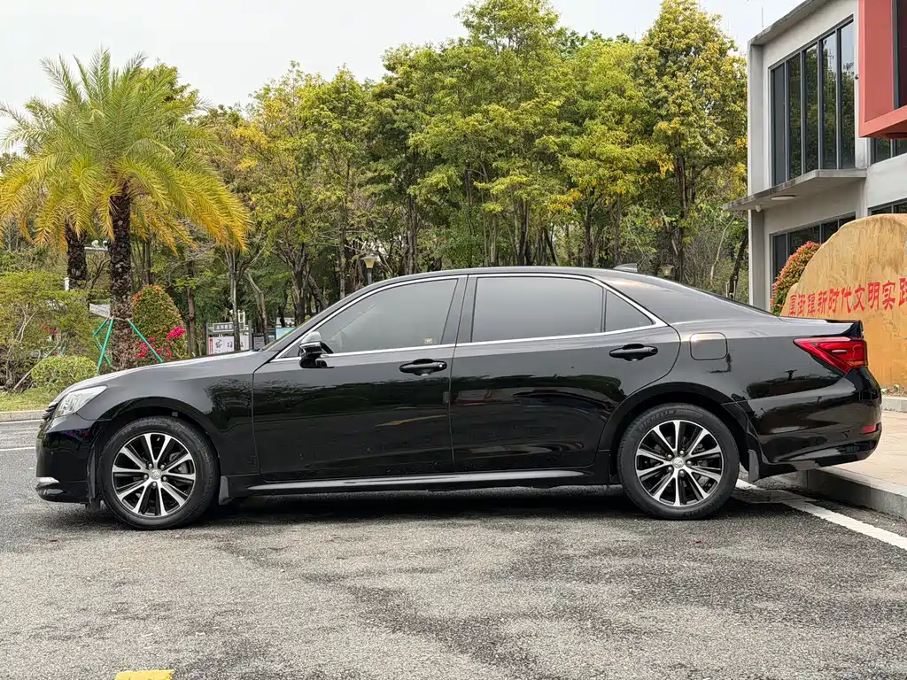 Toyota Crown 2018 — фото 4