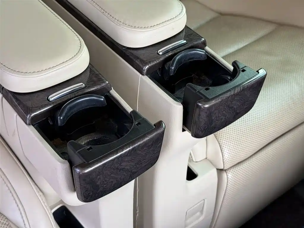 Toyota Alphard 2020 — фото 30