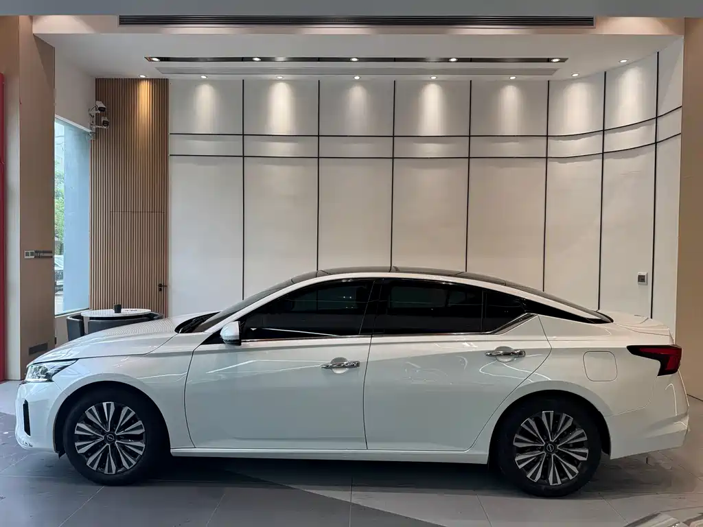 Nissan Teana 2023
