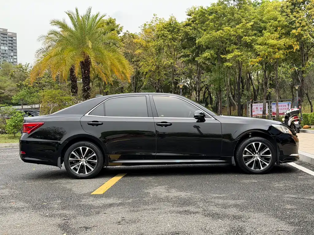 Toyota Crown 2018 — фото 5