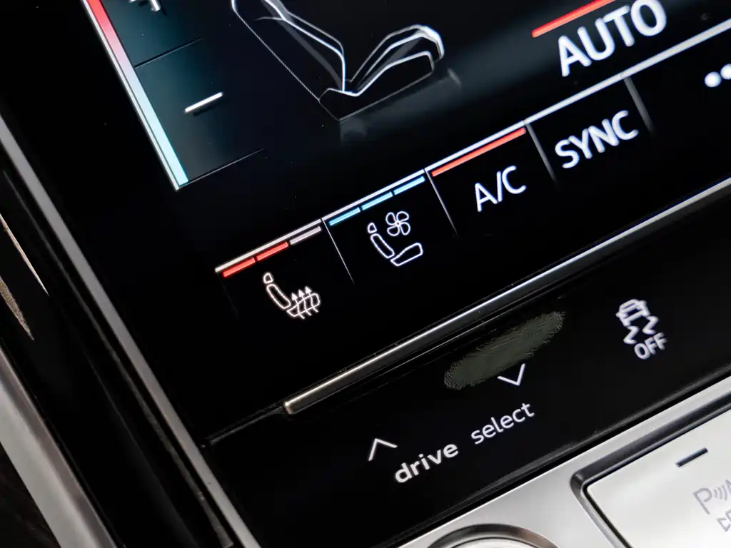 Audi A8 2023 — фото 15