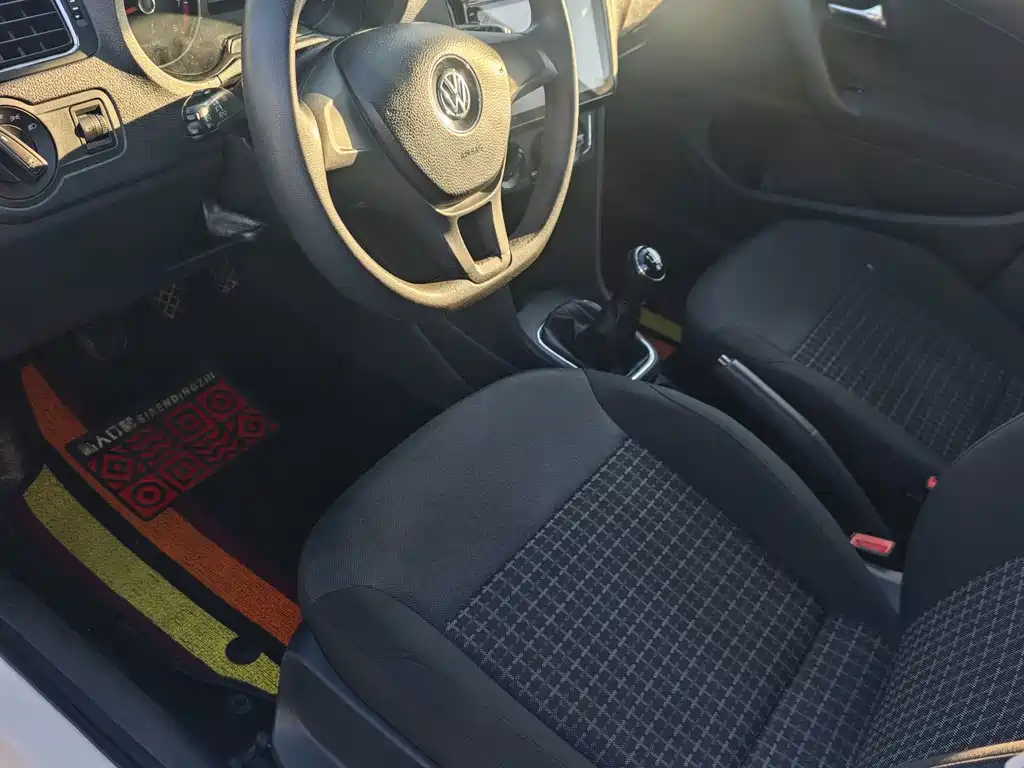 Volkswagen Polo 2015