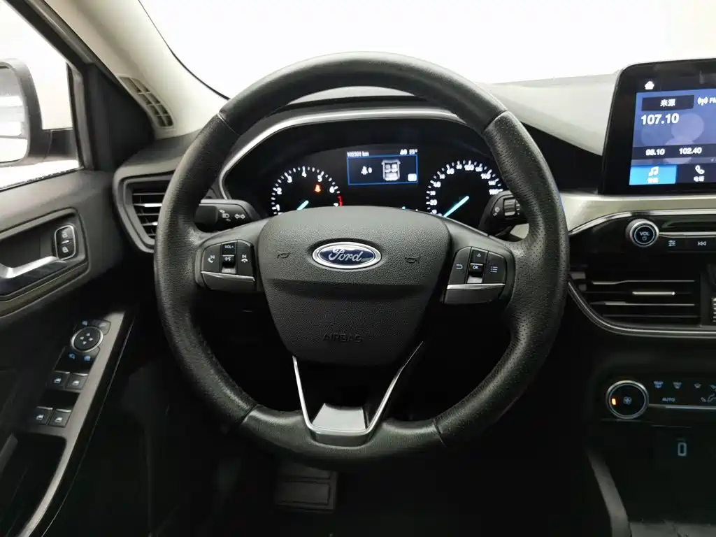 Ford Focus 2019 — фото 11
