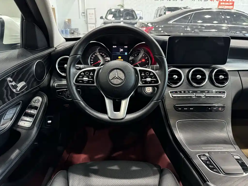 Mercedes-Benz C-Class 2019 — фото 12