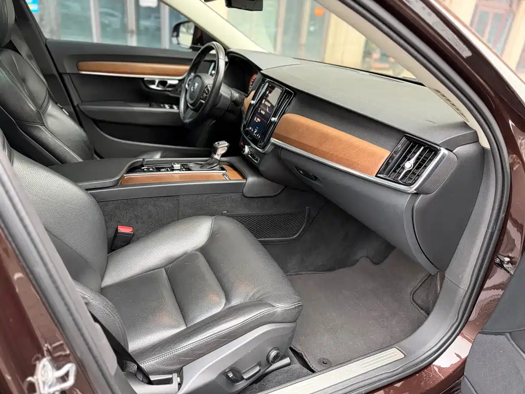 Volvo S90 2017 — фото 17