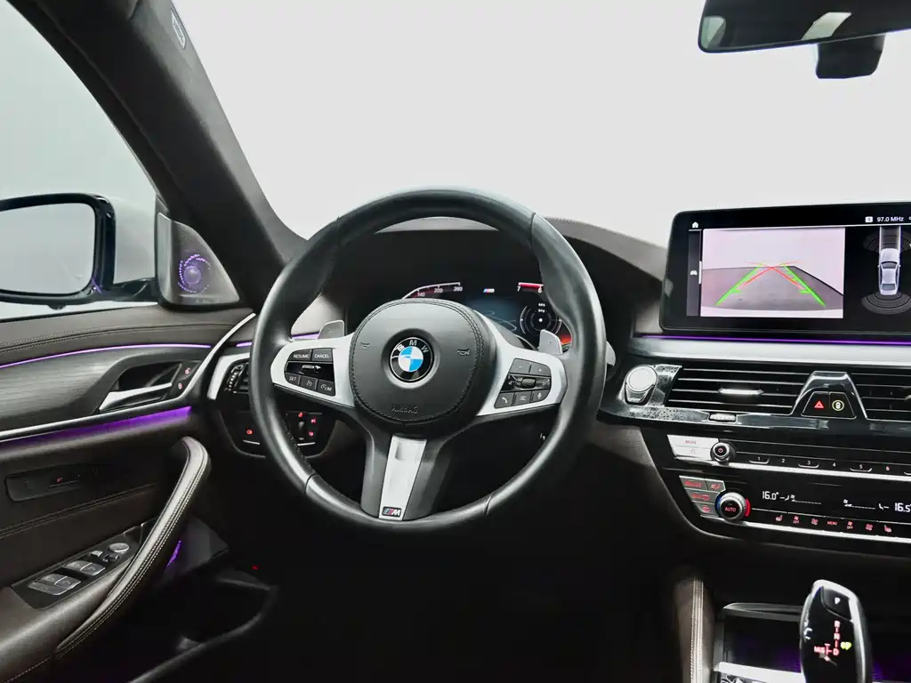 BMW 5 Series 2021 — фото 12