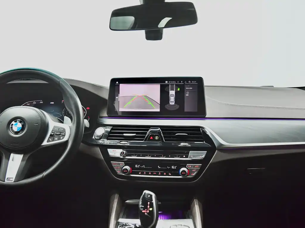 BMW 5 Series 2021 — фото 13
