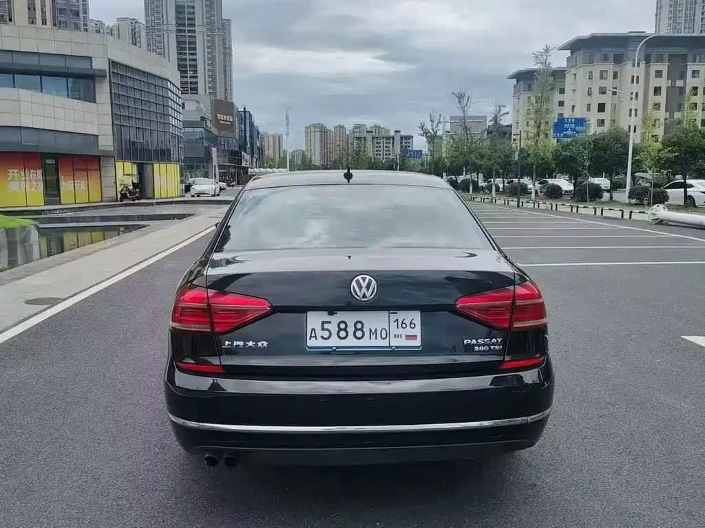 Volkswagen Passat 2018 — фото 8