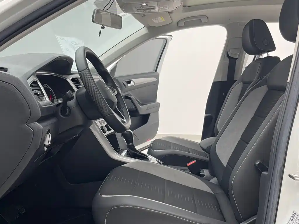 Volkswagen T-Roc 2023