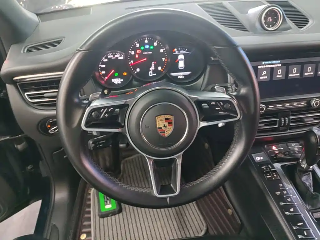 Porsche Macan 2019 — фото 11